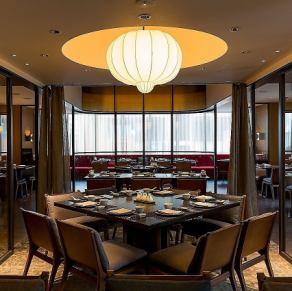 【桌席:4席可容納2~4人,1席可容納8人】 稍微帶點特別感覺的空間…★可根據人數接待團體,無論是輕鬆的商務洽談還是與家人一起用餐,都推薦您來此用餐。 ◎在輕鬆開放的空間享用道地的中華料理♪