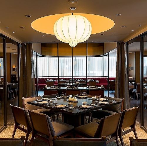 【桌席:4席可容納2~4人,1席可容納8人】 稍微帶點特別感覺的空間…★可根據人數接待團體,無論是輕鬆的商務洽談還是與家人一起用餐,都推薦您來此用餐。 ◎在輕鬆開放的空間享用道地的中華料理♪