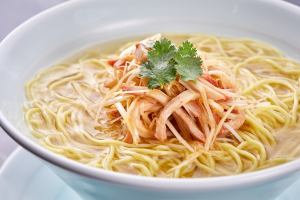 蕎麥麵配蔥花和叉燒