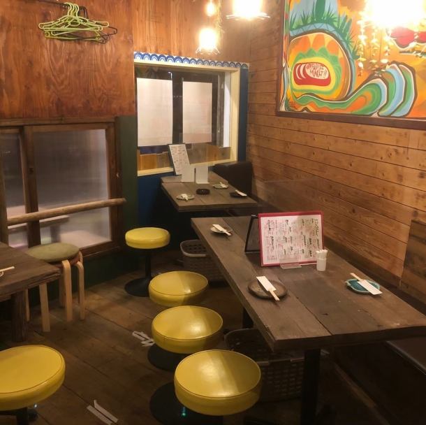 The warm wood grain interior creates a cozy atmosphere.Colorful art and background music flow, and the store is full of energy.Mitsuke's proud dishes and a wide variety of local sake will make your special night even more exciting.