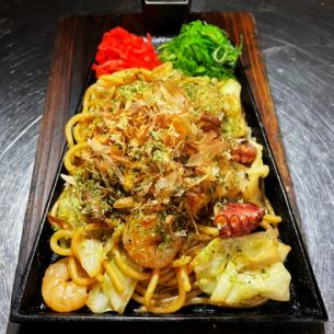 Seafood sauce yakisoba/Seafood salt-grilled udon