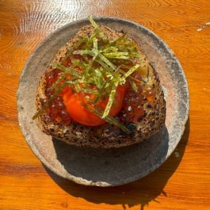 いくら焼きおにぎり～卵黄のせ～