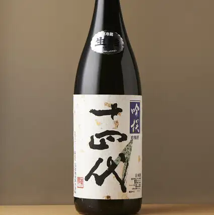 日本酒を中心に楽しむ多彩なドリンク、生ビールや焼酎、ワインやカクテルも充実