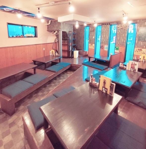 ≪アットホームで落ち着く空間≫4名席×6◆広々とした店内では、大人気の時間無制限食べ飲み放題を心ゆくまでお楽しみいただけます◎どこか懐かしさを感じる、ねこ丸に帰ってきたくなるような雰囲気なので、お一人様からご家族連れまで、幅広くご利用いただけます♪