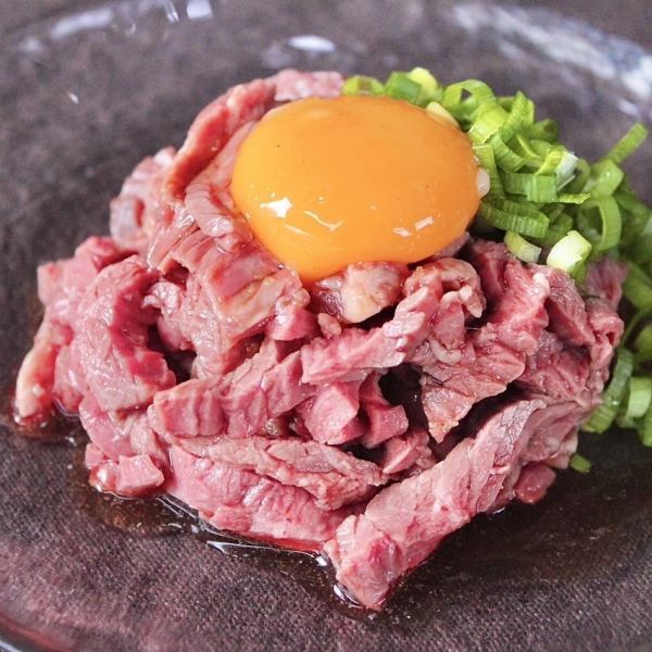 Our popular menu item "Sagari Yukhoe" 1,280 yen (1,408 yen including tax)