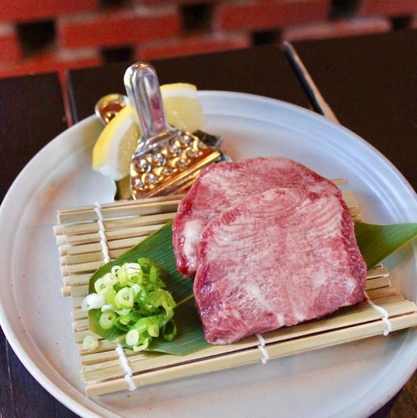 For tongue lovers, "Thick-sliced beef tongue" 1,680 yen (1,848 yen including tax)