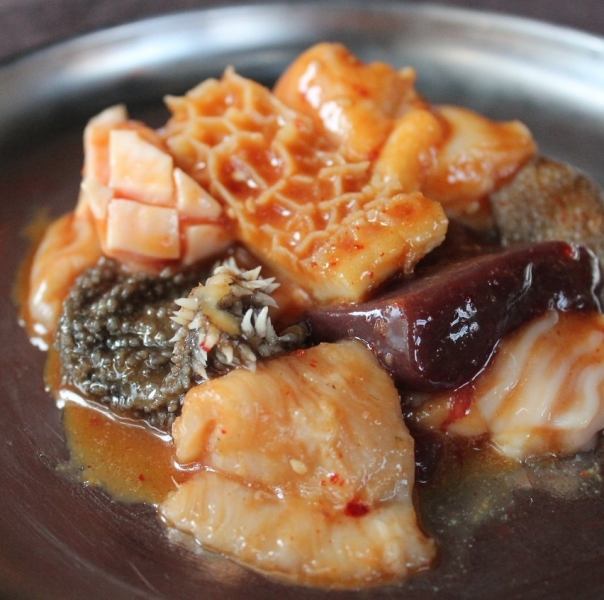 KEMURI is all about offal! The standard menu that has remained unchanged since the company's founding, "Specialty Offal Mix" 390 yen (429 yen including tax)