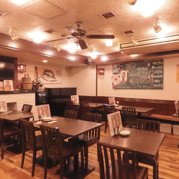 【みんなでワイワイ！貸切パーティーで特別な時間を♪】貸切パーティーにぴったりの店内は、英国パブのようなクラシカルで落ち着いた雰囲気が魅力です！着席で38名、立食では40名前後まで対応可能◎店内にはピアノもあり、音楽を交えた演出も可能です！懇親会や結婚式二次会など、大人数での貸切利用に最適な空間です！