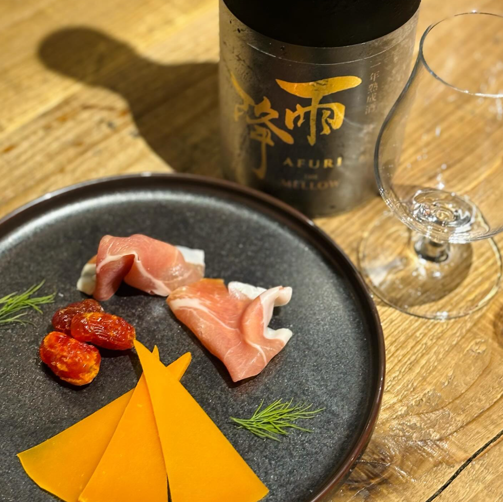 綺麗な日本酒と厳選したお米を使用したお食事などを提供中