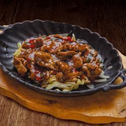 Stir-fried beef with black pepper