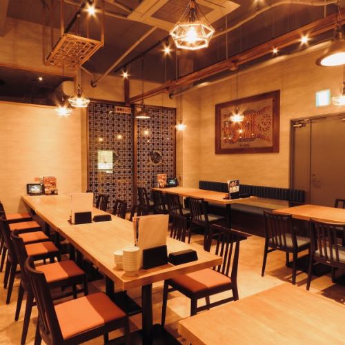 <p>[Suitable for large-scale banquets] At the back of the open kitchen, there are table seats available for large-scale banquets.With a total of 86 seats, this spacious space can accommodate a variety of occasions.</p>