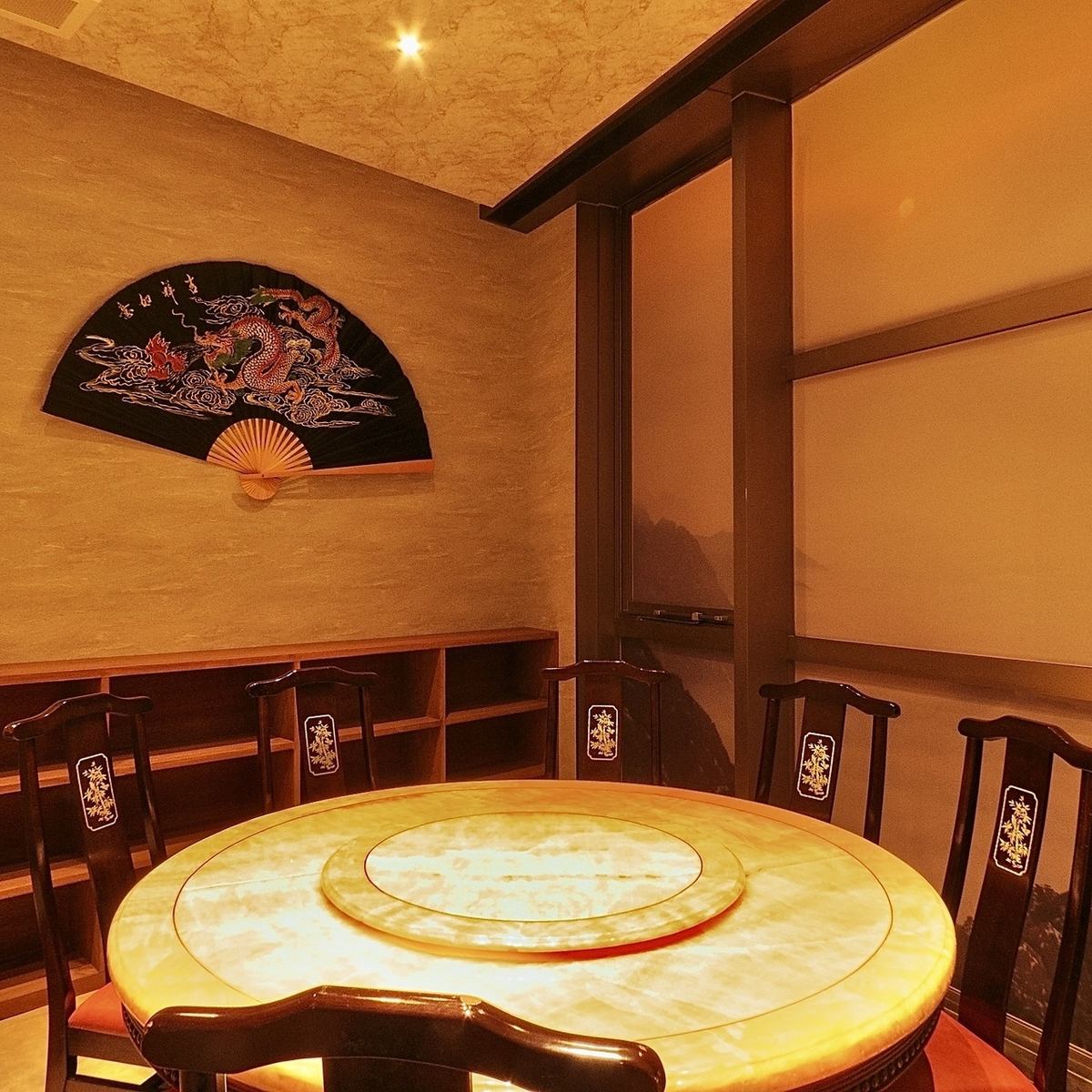 Recommended for small parties! You can enjoy a relaxing meal at a round table in a private room.