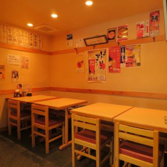 4名席。人数に合わせて移動可能です！