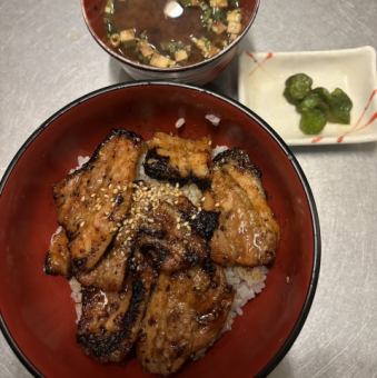 豚カルビ丼