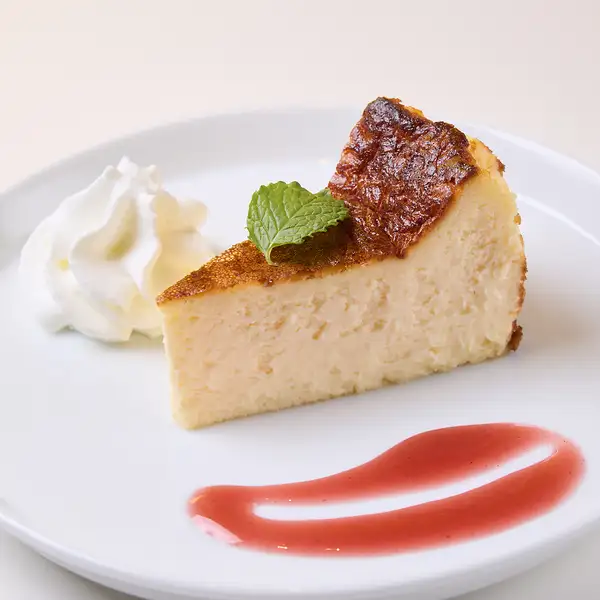 【食後/カフェに】自家製バスクチーズケーキ◆濃厚なコクと重みのある、店主こだわりのスイーツ