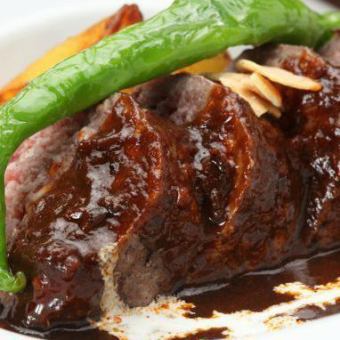 牛肉100%　炭火焼ハンバーグ～熟成ビーフシチュー掛け～