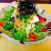 手合せ豆腐の黒胡麻サラダ