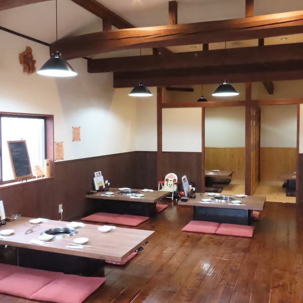 [Groups welcome!] Upstairs seats on the second floor can accommodate up to 40 people.It can be used in various situations such as company banquets and drinking parties with friends.Please enjoy the finest Hida beef in the tatami room.