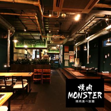 Yakiniku Monster 的內部充滿工業氛圍和溫暖的酒吧般的細微差別。在舒適的空間內享用美味的烤肉♪備有可容納28人的包房，最多可容納80人的各種宴會！也適合各種宴會！