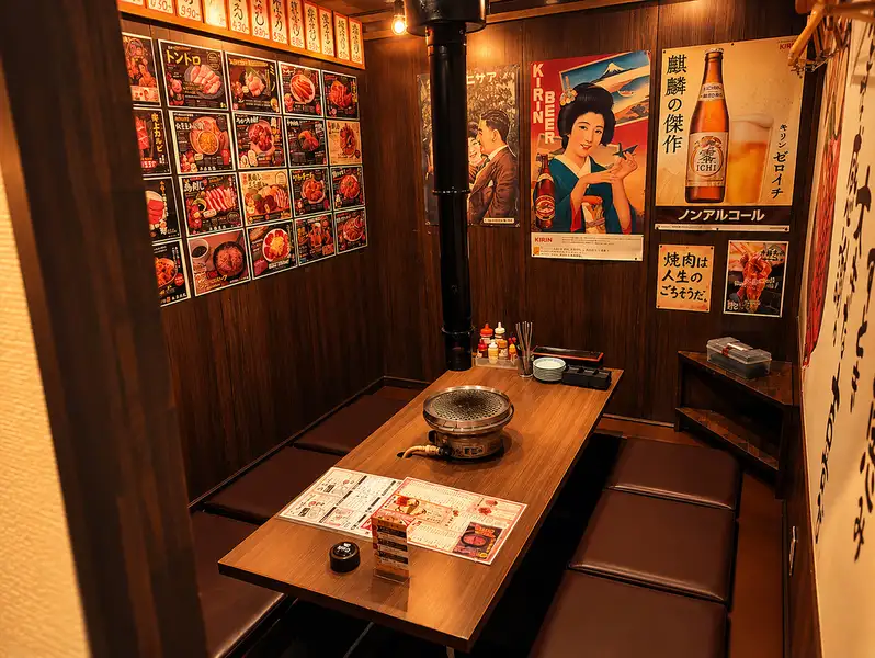【Private Rooms with Sunken Tables】We have two private rooms with sunken tables where you can relax comfortably! We're happy to accommodate different group sizes!