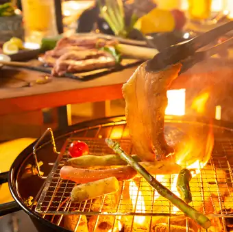 [BBQ Course on the Terrace] 3-hour all-you-can-drink included, 5500 yen ◇ Includes seared Kagoshima black pork, summer vegetable platter, and more (8 dishes in total)