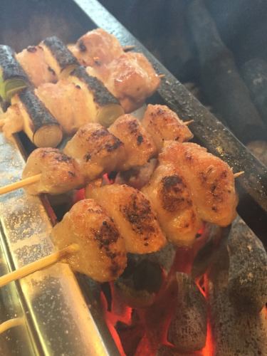 Excellent freshness! Bake Oyama chicken yakitori and Tochigi prefecture pigs with Bincho charcoal