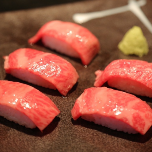 Premium marbled A5 Japanese black beef sushi [1 piece]