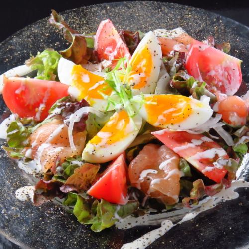 Colorful salad with prosciutto