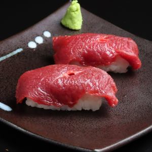 Aged skirt steak sushi [2 pieces]