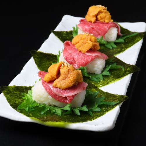 Carefully Selected Red Horse Meat and Sea Urchin Sushi (1 piece)