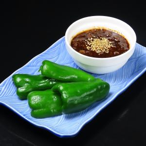 검은 털 일본소 카브리의 쇠고기 고기 매운 된장 피망