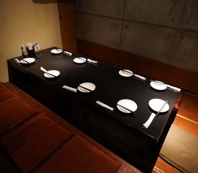 《4-10名様の少人数宴会に》掘りごたつの半個室がおすすめ!お席は電子タバコ喫煙可です◎昼飲みや会社宴会にも最適です。大人の空間で大切な方々とごゆっくりお寛ぎいただけます。人数のご相談もお気軽にお申し付けください。女子会/飲み放題/恵比寿 個室/誕生日/記念日/デート/合コン/誕生日プレート/バースデープレート