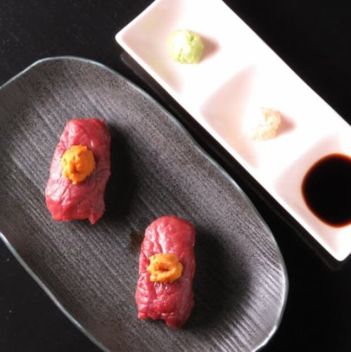 厳選馬肉の赤身ウニ寿司【1貫】