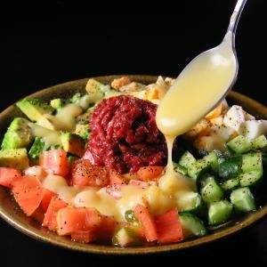 チョップドユッケサラダ