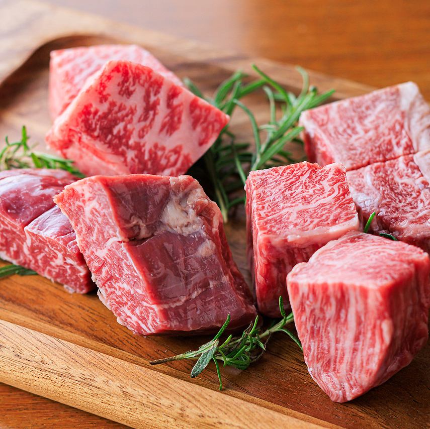 Enjoy 20 types of carefully selected Kuroge Wagyu beef steaks starting from 499 yen!