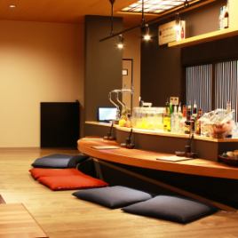 [Couple, Sashi drink!] Counter seat in front of the open kitchen