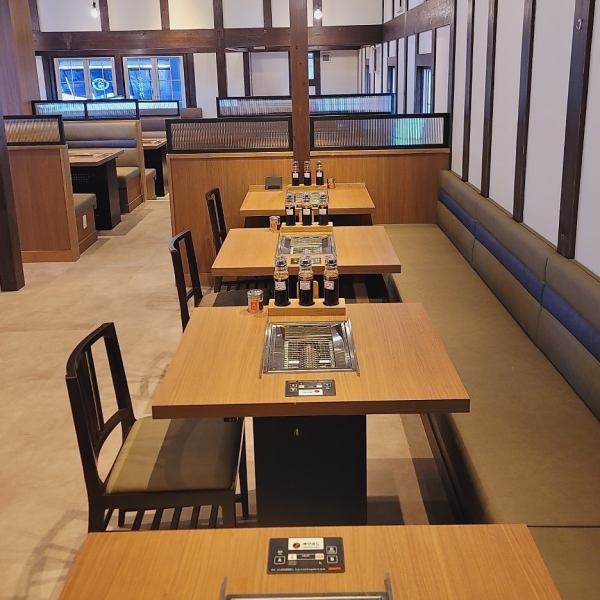 【最大76人まで収容可能！広々とした店内で焼肉を堪能♪】明るく活気のある雰囲気が広がる空間で、ゆったりとしたお食事時間をお過ごしいただけます！厳選された新鮮なお肉を使用した焼肉は絶品で、大人数でのご利用も歓迎◎各種ご宴会にご活用ください！気になる点がございましたらお気軽にご相談ください。