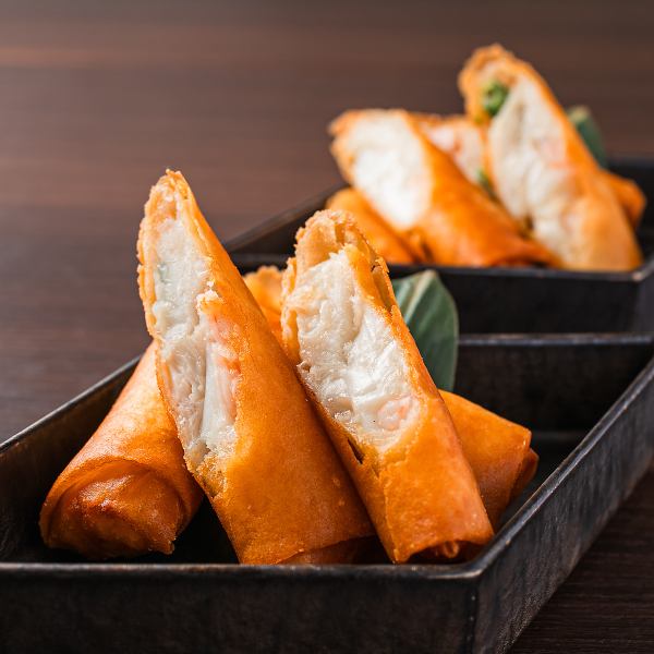 [A blissful dish packed with seafood flavor] [Seafood spring rolls] Our most popular a la carte order!