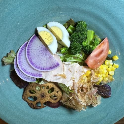 蒸し鶏とサラダのおうどん