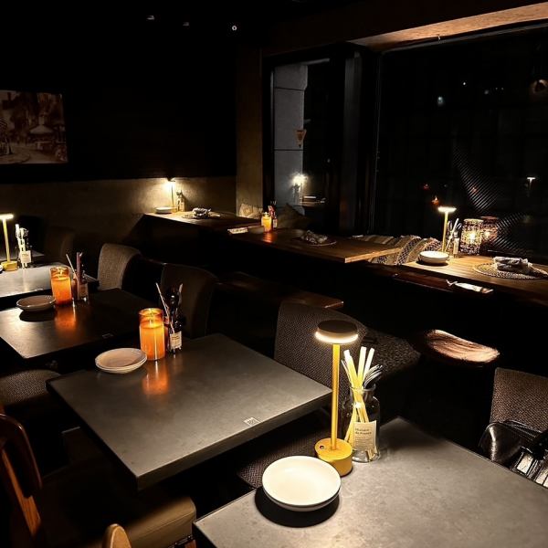 [For dates and girls' nights] The stylish table seats are perfect for dining alone or for a date. We also have a wide selection of drinks available!