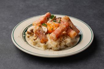 Potato salad with mushrooms and bacon