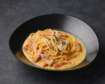 Carbonara with thick-sliced bacon