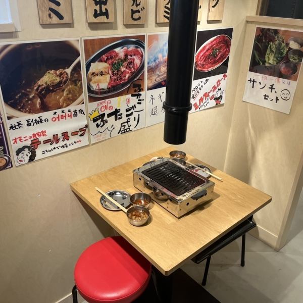 懐かしい大阪の韓国焼肉屋が原点のふたご屋は明るい活気のある店内。肉のプロスタッフがご希望やお肉の種類によってお焼き致します。盛り上げなどもおまかせあれ！