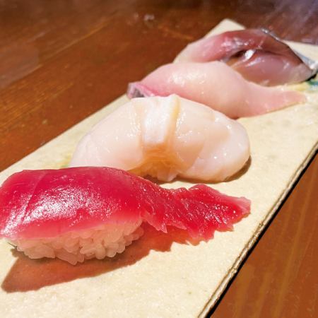 今天的鲜鱼握寿司（4件）