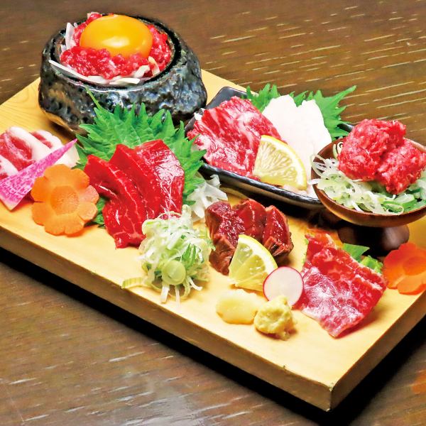 【熊本直送的马肉生鱼片】光滑的马肉生鱼片是五八的人气菜单之一！