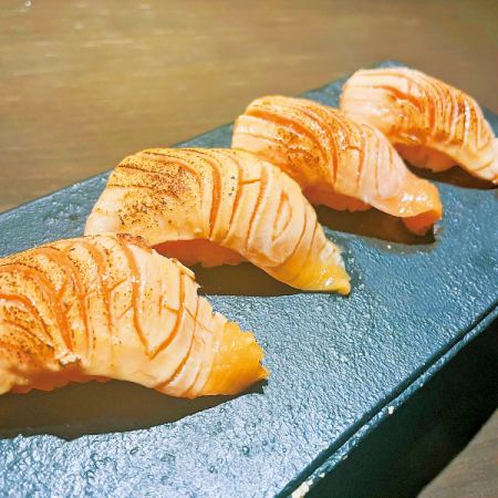 炙りサーモン 握り寿司（4貫）