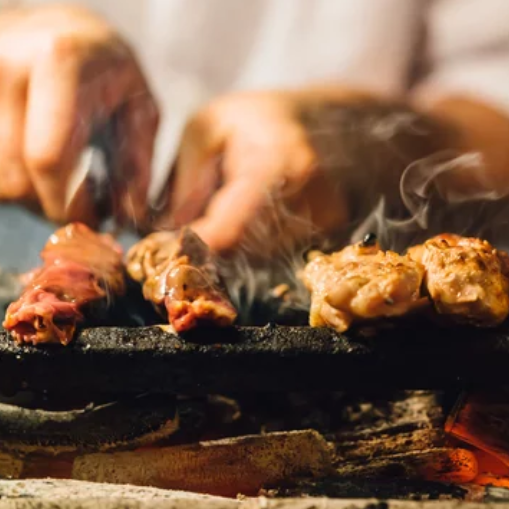 炭火で焼き上げる！定番から白レバーなど変わり種まで種類豊富♪