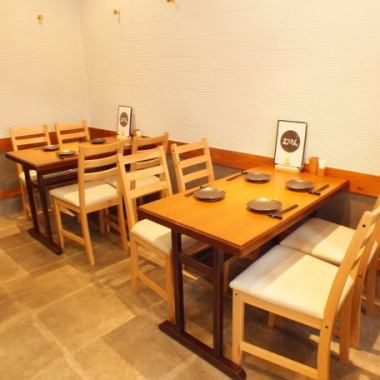 «Recommended for the girls 'party, drinking party!» In the shop based on white, we have 4 table seats for relaxing ♪ We are preparing 2 tables ♪ Recommended for dinner with the girls' association and friends ◆ Come, Please drop in once ♪