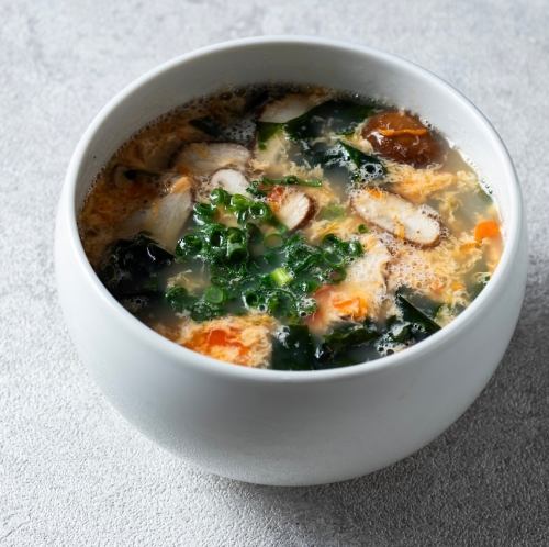 高級卵「蘭王」とわかめのスープ