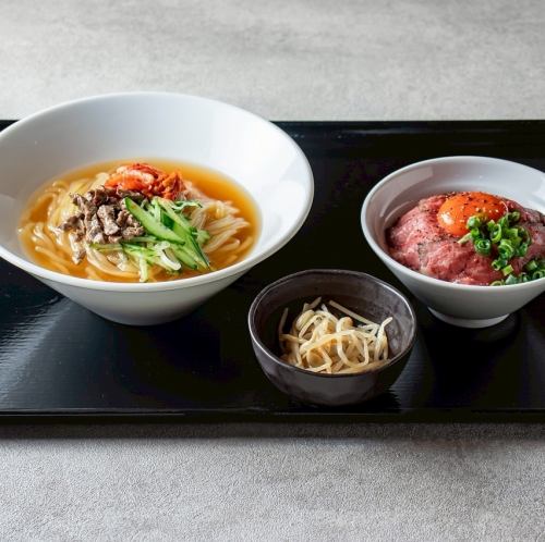 冷麺&ローストビーフ丼/1,690円（税込）